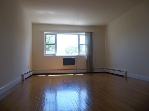 Foto del edificio - 3900 Greystone Ave