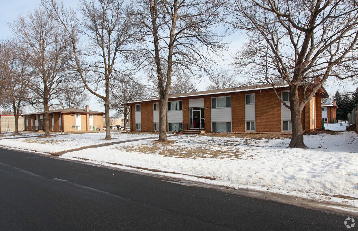 Foto principal - 4111-4121 Nevada Ave N