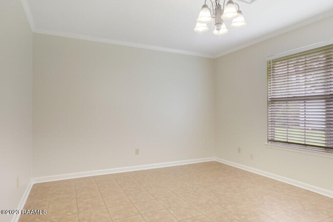 Building Photo - 212 Woodvale Ave