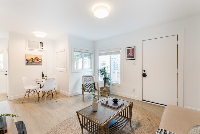 Foto del edificio - 3234 1/2 Verdugo Rd