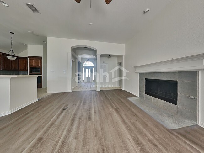 Foto del edificio - 4456 Young Dr