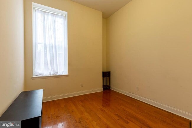 Building Photo - 3017 W Girard Ave