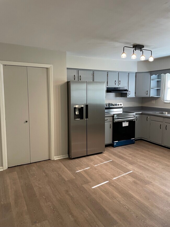Foto del edificio - 402 Schenkel Ln
