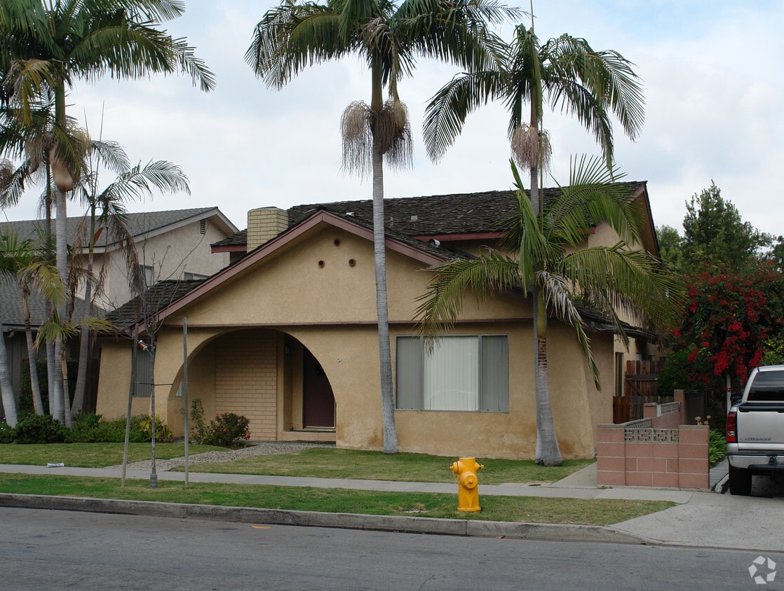 Primary Photo - 3681 Howard Ave