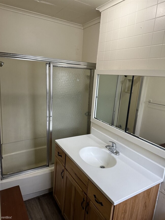 Building Photo - 3 br, 1 bath Duplex - 431 16th Avenue 2