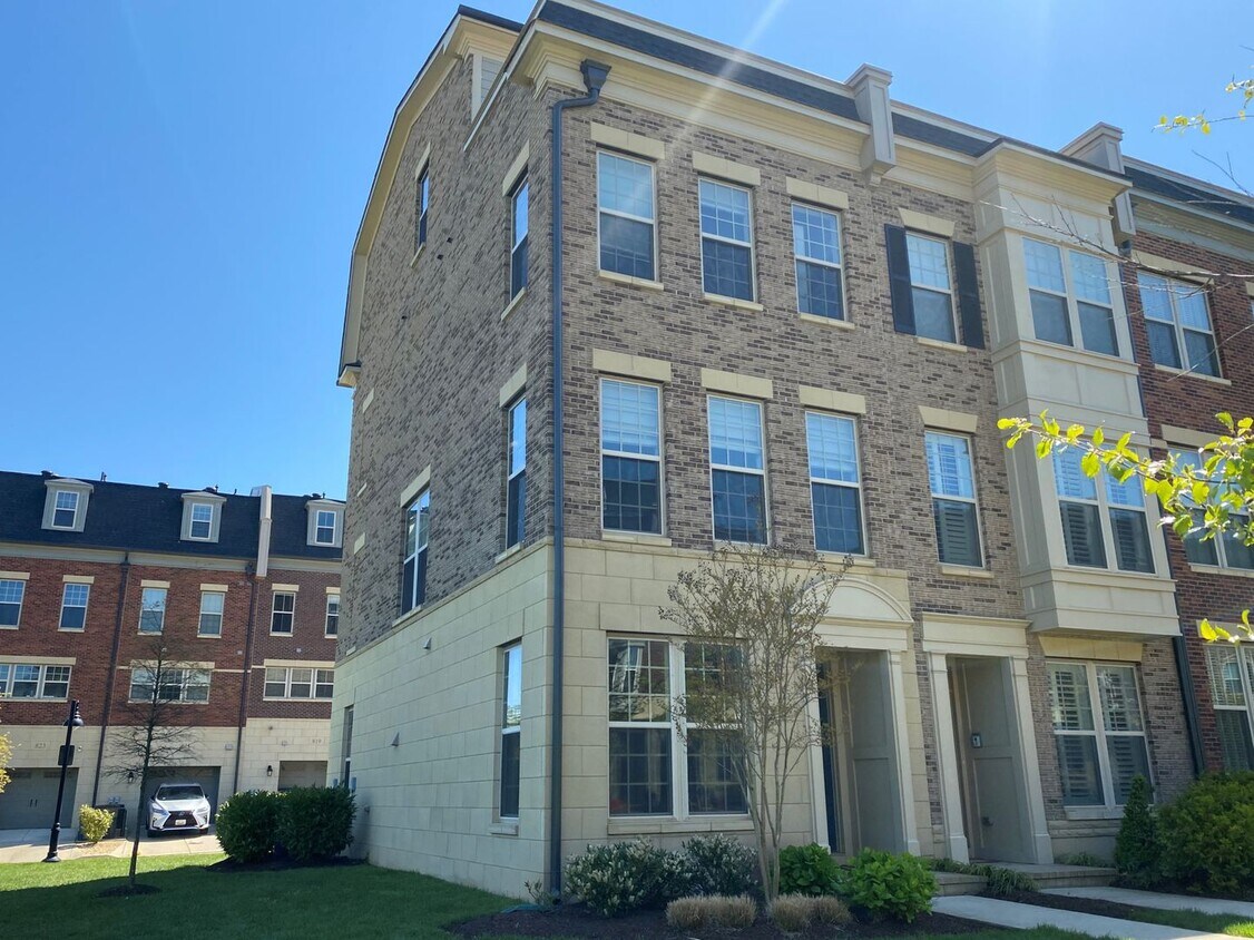 Foto principal - Spacious 3 Bedroom Townhouse in National Harbor!