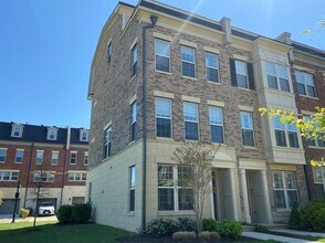 Building Photo - 818 Admirals Way