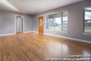 Foto del edificio - 303 Schmeltzer Ln