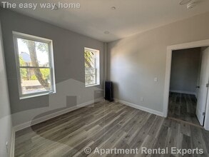 Building Photo - 74 Kirkland St