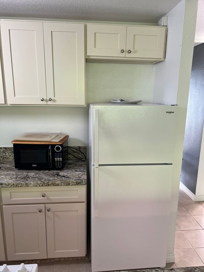 Building Photo - Napili Ridge, 1 bed, partially furnished, ...