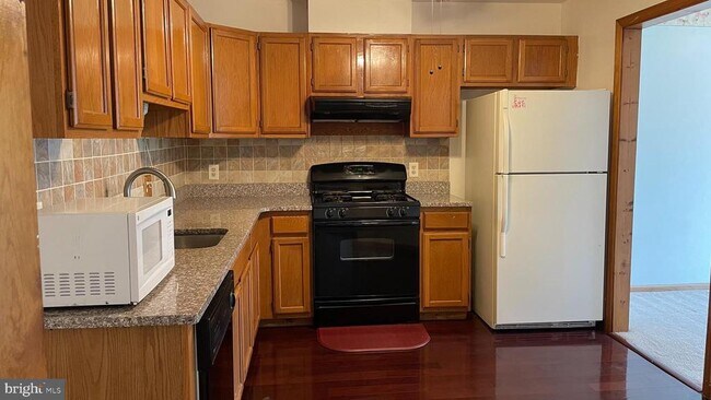 Foto del edificio - 704 Morris Ct