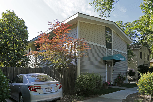 Building Photo - Midtown Manor Rooming House