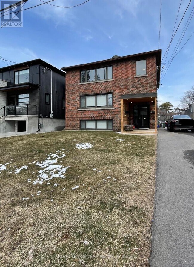 Photo du bâtiment - 579 Tweedsmuir Ave