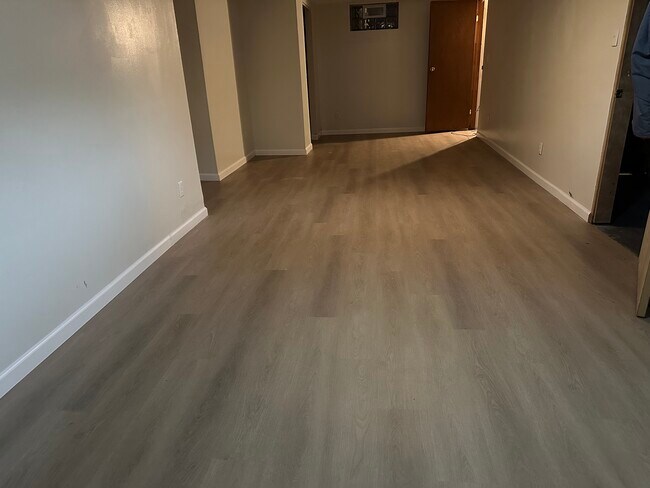 Foto del edificio - 1279 E N Broadway St