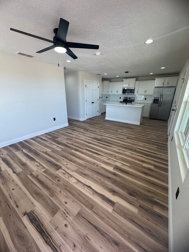 Building Photo - 108 Chisum Dr