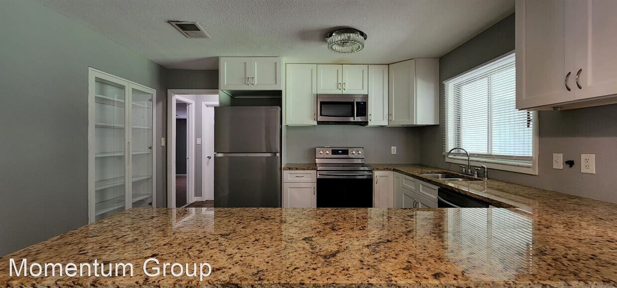 Foto principal - 3 br, 2 bath House - 5209 E 127th Ave