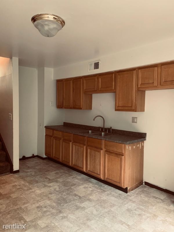 Building Photo - 3 br, 1.5 bath Condo - 8884j n 95th st