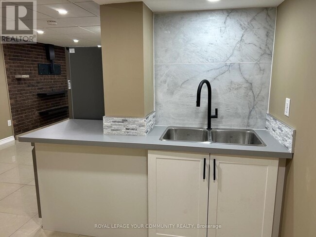 Photo du bâtiment - 5520 18th Side Rd
