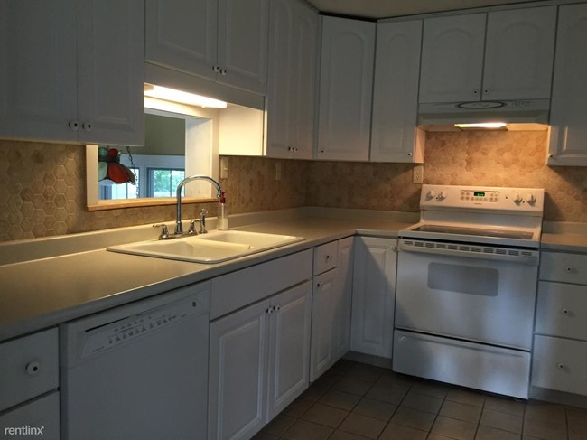 Foto del edificio - 4 br, 2 bath House - 15 Gail Road