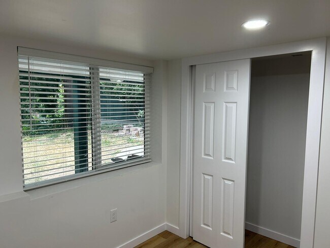 Foto del edificio - 4646 S Willow St