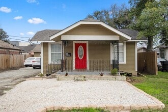 Building Photo - 8209 Bangle St
