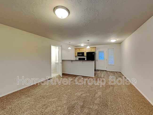 Building Photo - 1324 S Edgewater Cir