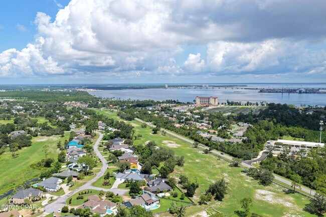 Building Photo - 625 Amberjack Dr