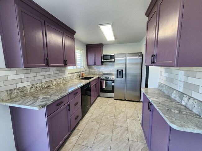 Foto del edificio - Sandy 4 bd 3 bath Single Family Stunner!