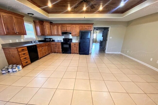 Building Photo - 2BR/2BA Duplex Near McNeese | W/D Included | Built-In Workspace