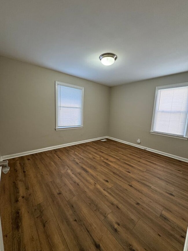 Building Photo - Available Now - 2552_RENWOOD