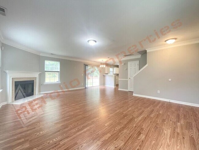 Foto del edificio - Beautiful 3 Bedroom 1 Car-Garage Home loca...