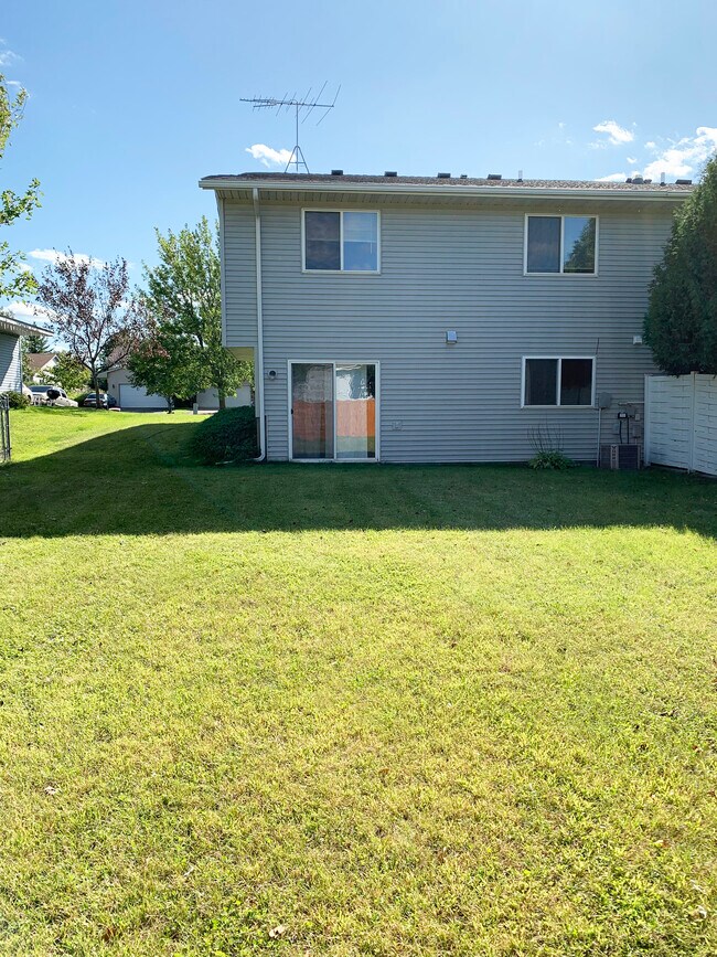 6077 Mill Run Rd, Monticello, MN 55362 Townhome Rentals in Monticello