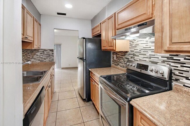 Foto del edificio - 8206 NW 9th Ct