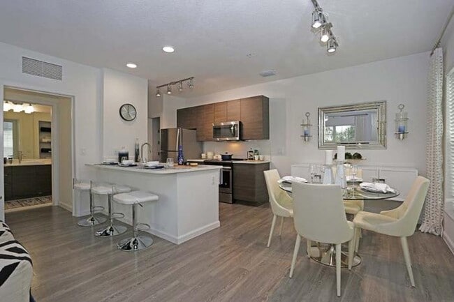 Building Photo - 2 bedroom in Lutz FL 33548