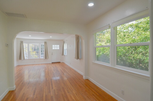Building Photo - 3246 Barham Blvd
