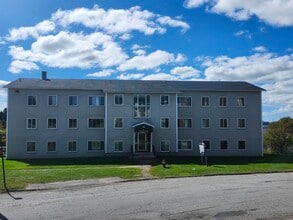 Building Photo - 1 Reading Crescent