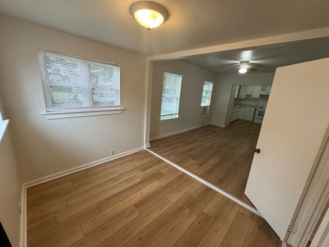 Building Photo - Downtown Pensacola - 2 bedroom, 1 bathroom