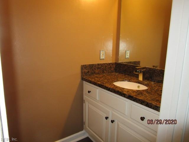 Primary Photo - 102 River Point Dr