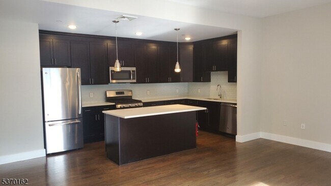 Building Photo - 59 Willet St