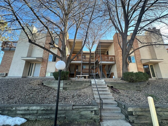 Building Photo - LOCATION LOCATION!! Newly remodeled 1-bedr...