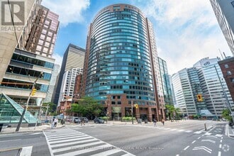 Building Photo - 33-2133 University Ave