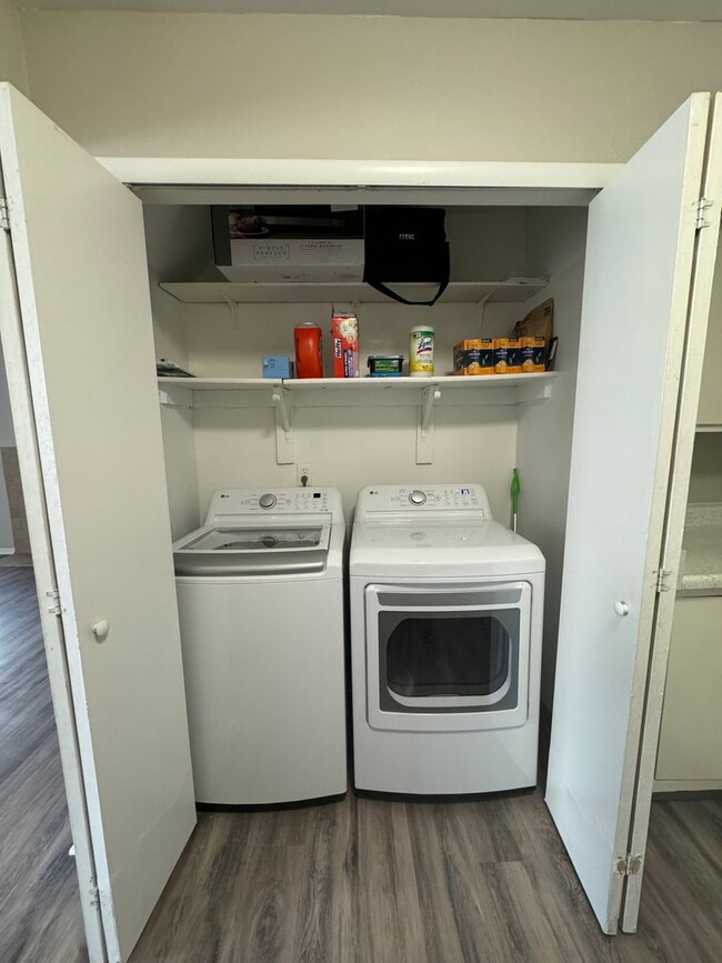 Building Photo - Newly renovated 2 Bedroom first floor apar...