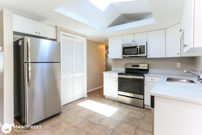Building Photo - 3512 Eisenhower Dr, Holiday, FL 34691