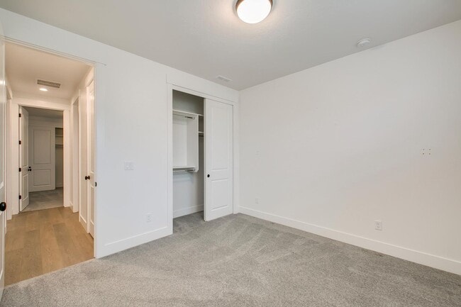 Building Photo - Meticulously Maintained Nampa Home!