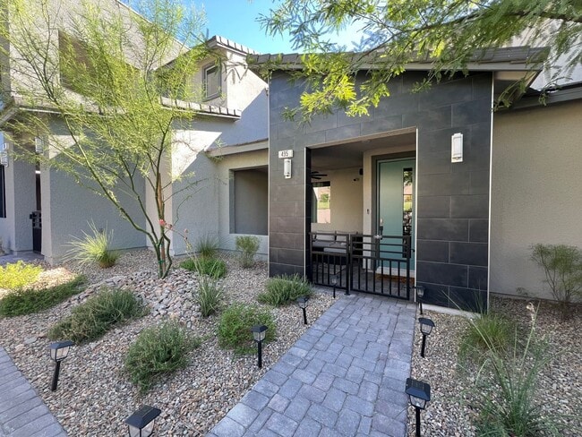Building Photo - Beautifully upgraded 3BD/2.5BA townhome in...
