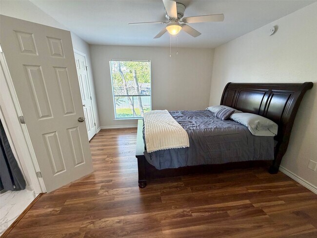 Foto del edificio - 3300 Pebblebrook Dr