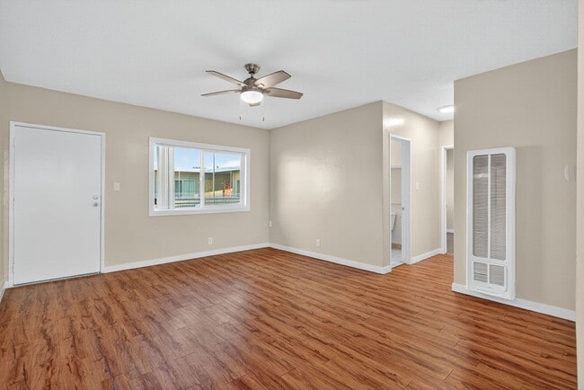 Building Photo - 210 E 29th St