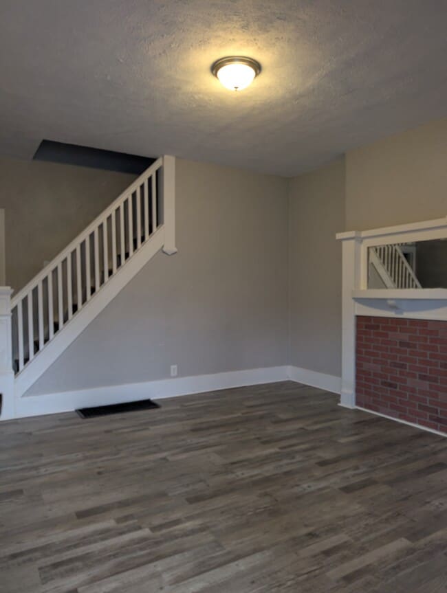 Building Photo - 635 Pritz Ave