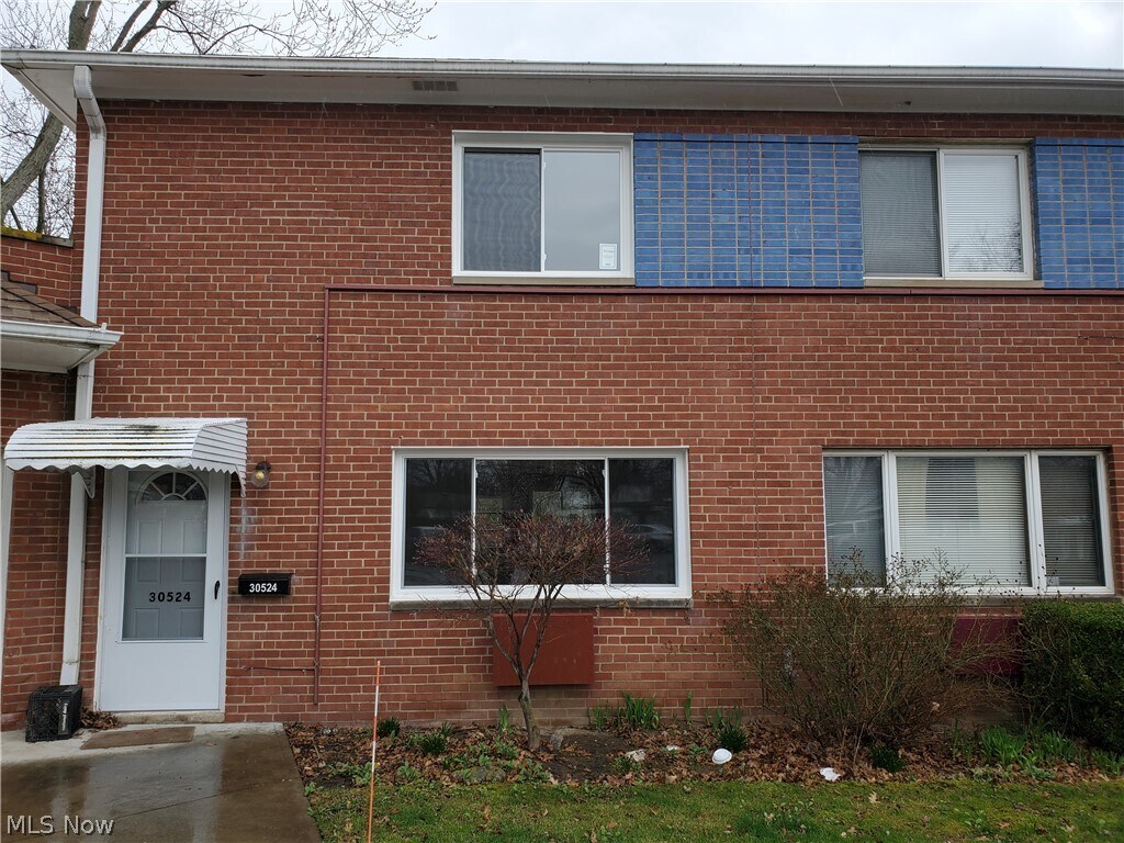 30524 Severn Ln, Wickliffe, OH 44092 Condo for Rent in Wickliffe, OH