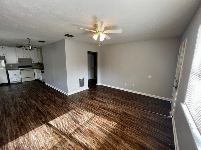 Foto del edificio - Spacious Two Bedroom- Close to FSU & TCC